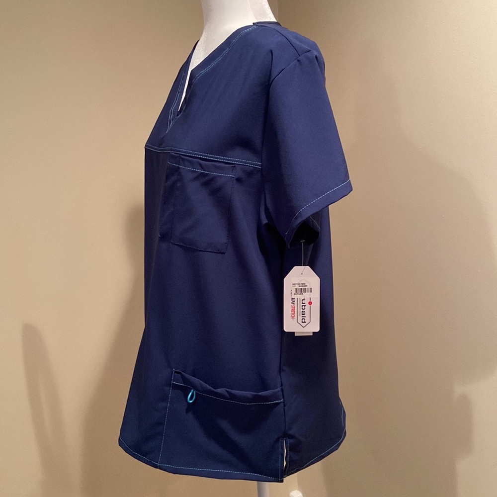 NWT Scrub Top - Picture 4 of 8